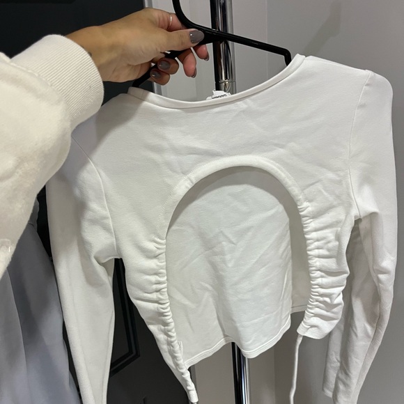 White top back open - Picture 3 of 3